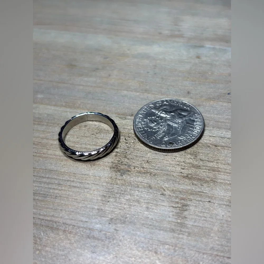 New! Textured Twist Silver Tone Ring Size 6.5 Costume Jewelry Hypoallergenic